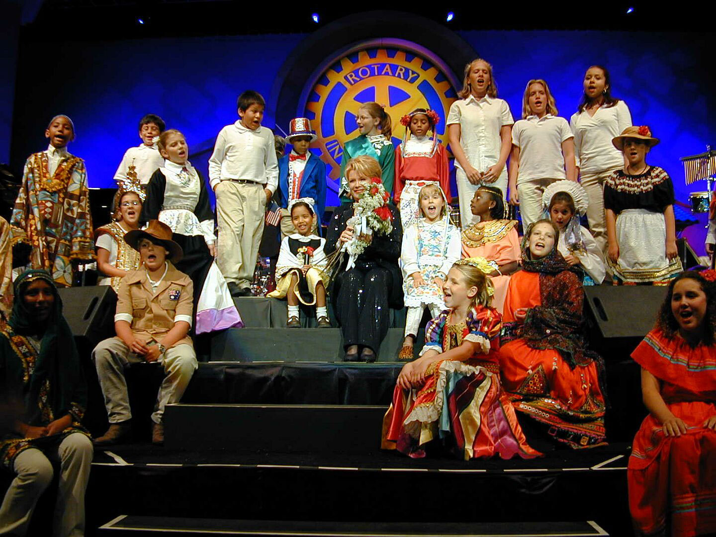 Vicki Carr sings a final song to the Children of the world