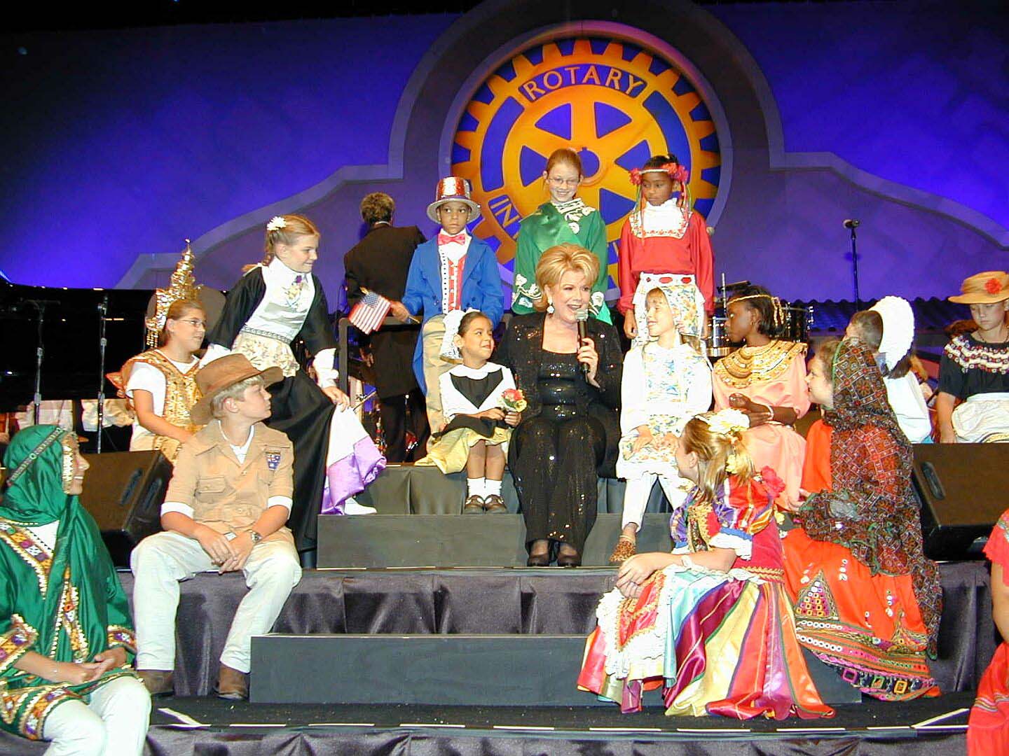 Closing Ceremony - Vicki Carr, singing